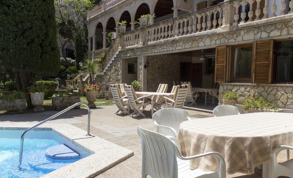 Six-Bedroom House,444776625:JPEG